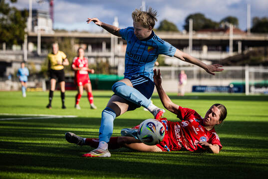 Djurgårdens Olivia Ulenius och Linköpings Polly Doran