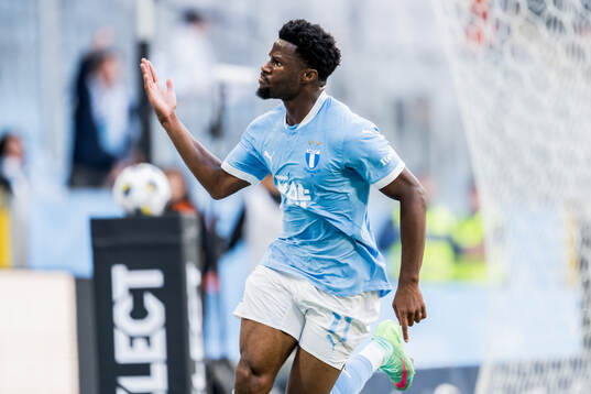 Malmö FFs Emmanuel Ekong jublar