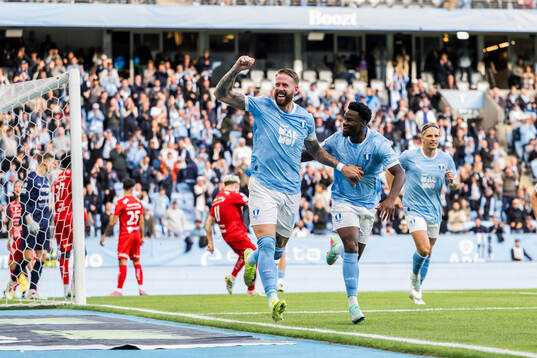 Malmö FFs Pontus Jansson och Emmanuel Ekong jublar