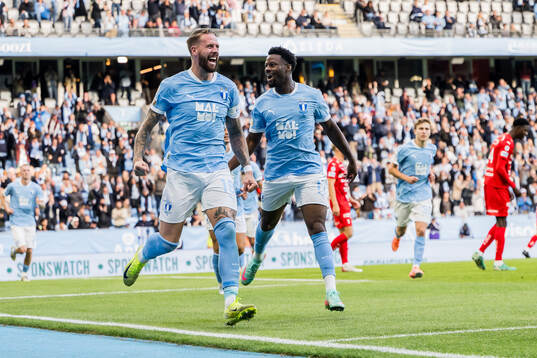 Malmö FFs Pontus Jansson och Emmanuel Ekong jublar
