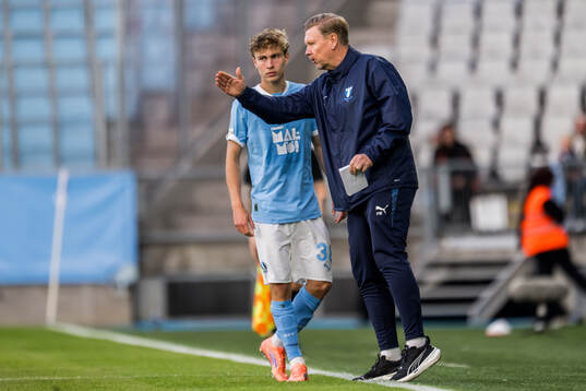 Malmö FFs Hugo Bolin och assisterande tränare Peter