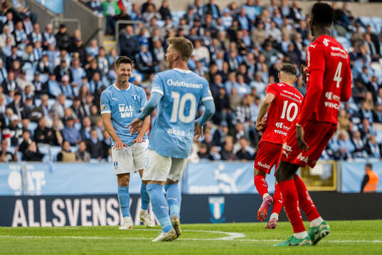 Malmö FFs Lasse Berg Johnsen deppar