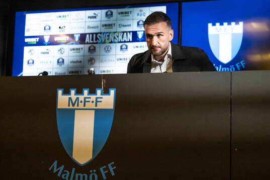 Malmö FFs huvudtränare Anes Mravac vid en presskonferens