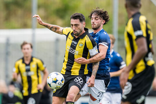 Hammarbys Nahir Besara och Halmstads Rocco Ascone