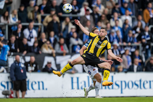 Halmstads Villiam Granath och Hammarbys Oscar Johansson