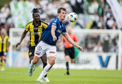 Hammarbys Moise Elohim Victoire Kabore och Halmstads Filip