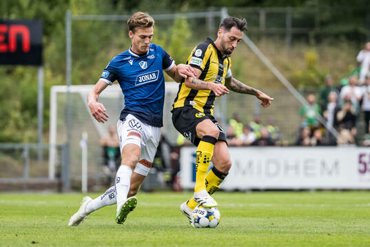 Halmstads Villiam Granath och Hammarbys Nahir Besara