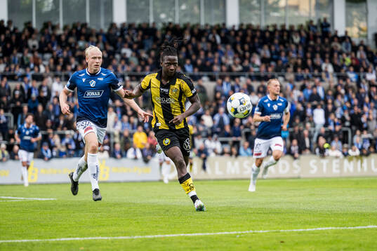 Halmstads André Boman och Hammarbys Moise Elohim Victoire