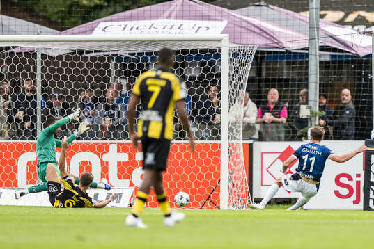 Halmstads Villiam Granath gör 1-0