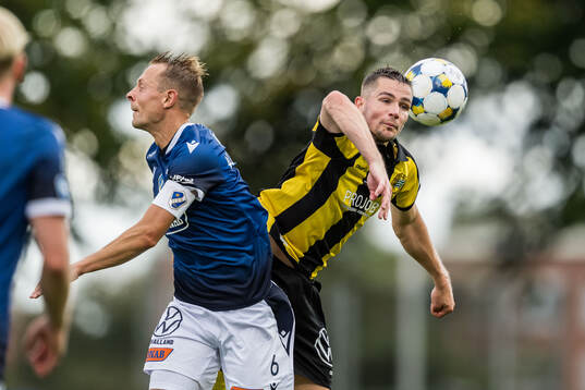 Halmstads Joel Allansson och Hammarbys Oscar Johansson