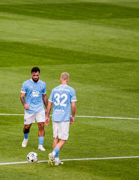 Malmö FFs Sead Haksabanovic och Daniel Gudjohnsen deppar