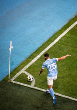 Malmö FFs Gabriel Busanello slår en hörna
