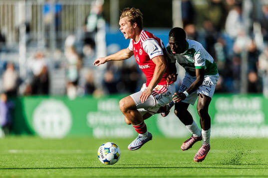 Sandvikens IFs Linus Tagesson och Västerås Mamadou