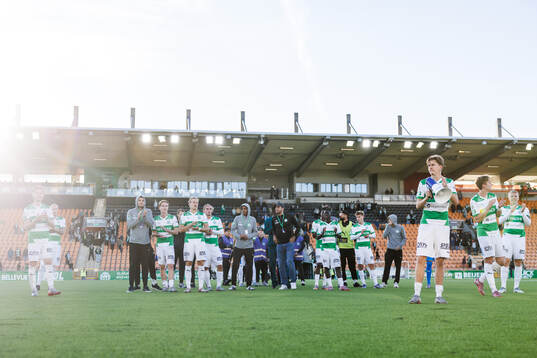 Västerås spelare jublar