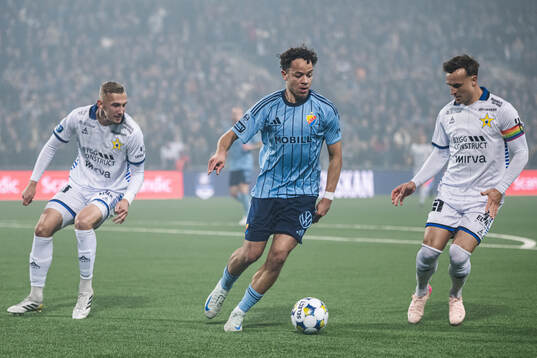 Djurgårdens Mikael Anderson med Sirius Jakob Voelkerling