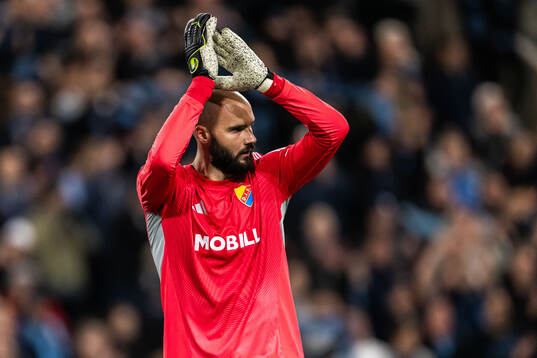 Djurgårdens målvakt Filip Manojlovic jublar