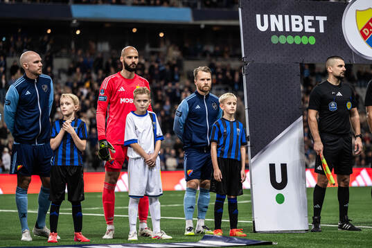 Djurgårdens Marcus Danielson, målvakt Filip Manojlovic