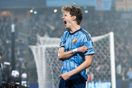 Djurgårdens August Priske Flyger jublar