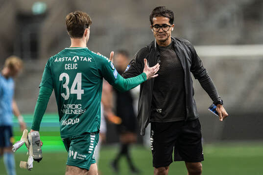 Sirius målvakt David Celic med målvaktstränare Karim