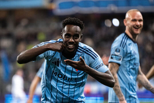 Djurgårdens Tokmac Nguen jublar