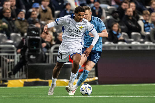 Sirius Matthias Nartey och Djurgårdens Piotr Johansson