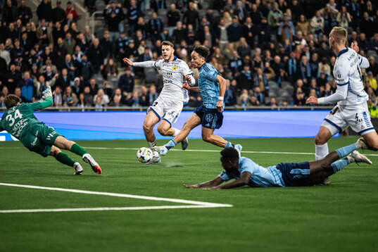 Djurgårdens Mikael Anderson gör  6-2 bakom Sirius