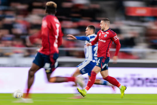 IFK Göteborgs Thomas Santos och Östers Vladimir Rodic