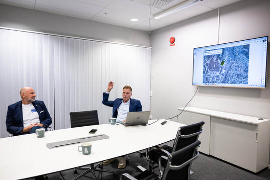 IFK Göteborgs klubbdirektör Håkan Mild och Ola Serneke,