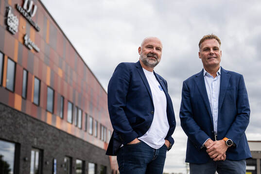 IFK Göteborgs klubbdirektör Håkan Mild och Ola Serneke,