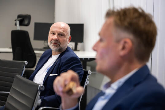 IFK Göteborgs klubbdirektör Håkan Mild och Ola Serneke,