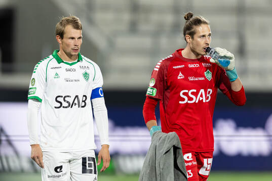 Brages Alexander Zetterström och målvakt Adrian Engdahl