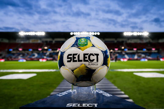 En fotboll från Select