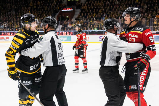 Skellefteås Oliver Okuliar och Luleås Markus Nurmi