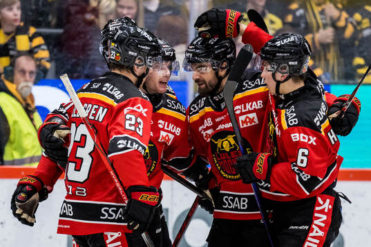 Luleås Brian O'Neill jublar med Frederic Allard, Jesper