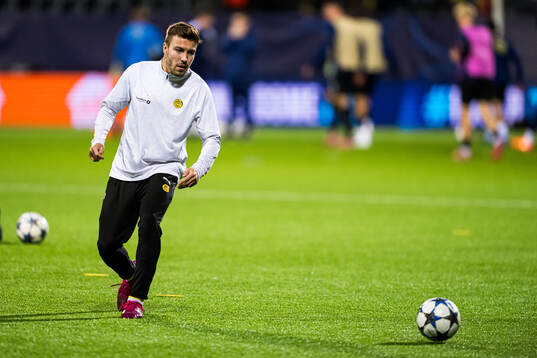 Fredrik Bjørkan of Bodø/Glimt warms up