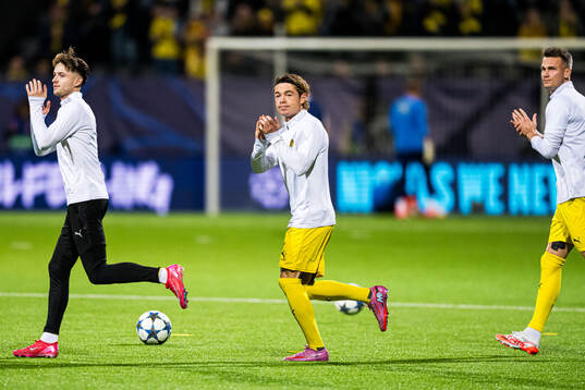Patrick Berg of Bodø/Glimt warms up