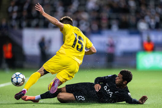 Fredrik Bjørkan of Bodø/Glimt and Brennan Johnson of