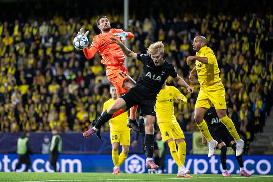 Goalkeeper Nikita Haikin of Bodø/Glimt and Lucas Bergvall
