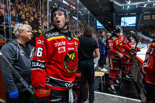 Luleås Mathias Bromé reagerar