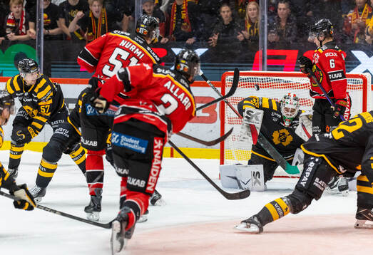 Luleås Frederic Allard med ett skott mot Skellefteås