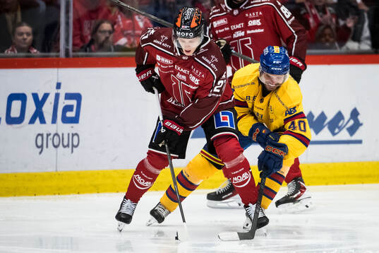 Örebros Patrik Puistola och Djurgårdens Jacob Josefson