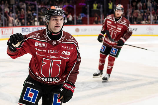 Örebros David Quenneville jublar