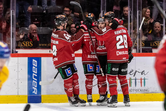 Örebros David Quenneville gör 1-1 och jublar