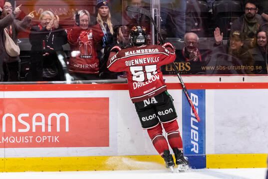 Örebros David Quenneville gör 1-1 och jublar