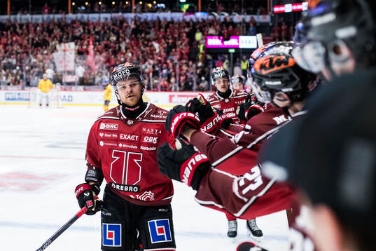Örebros Sean Malone jublar