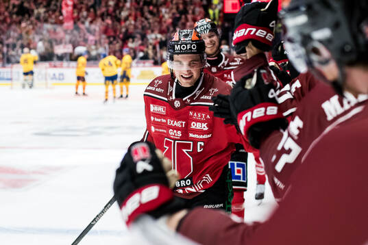 Örebros Glenn Gustafsson jublar