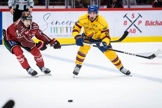 Örebros Kalle Kossila och Djurgårdens Joseph Laleggia