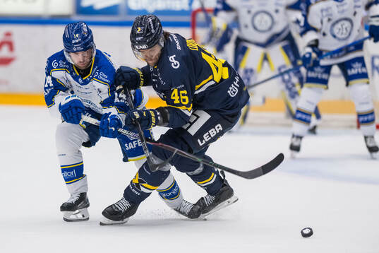 Leksands Oskar Lang och HV71s Joona Luoto