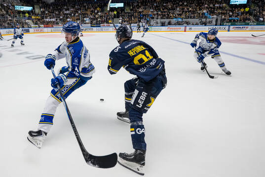 Leksands Tinus Luc Koblar och HV71s Aleksi Heponiemi