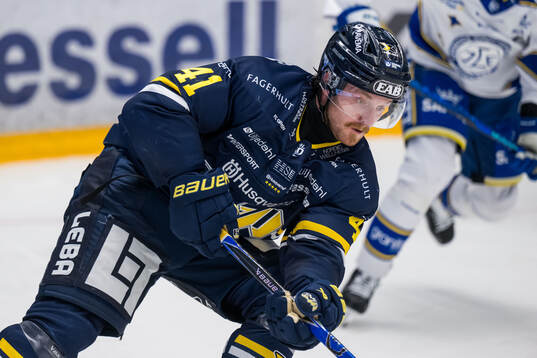 HV71s Riley Woods